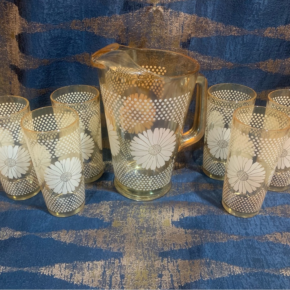 Vintage White Daisy Pitcher and Tumblers